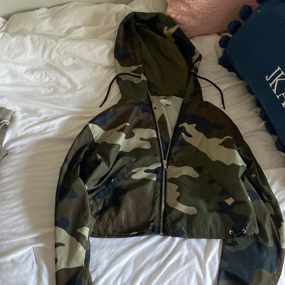 Cropped camo jacket.